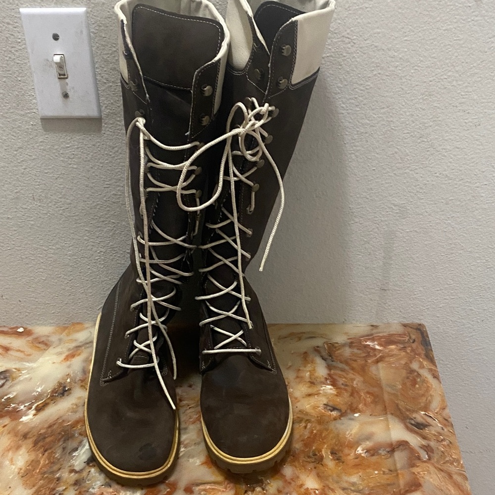 Timberland Brown Kneehigh Lace-Up Boots with white Accents
